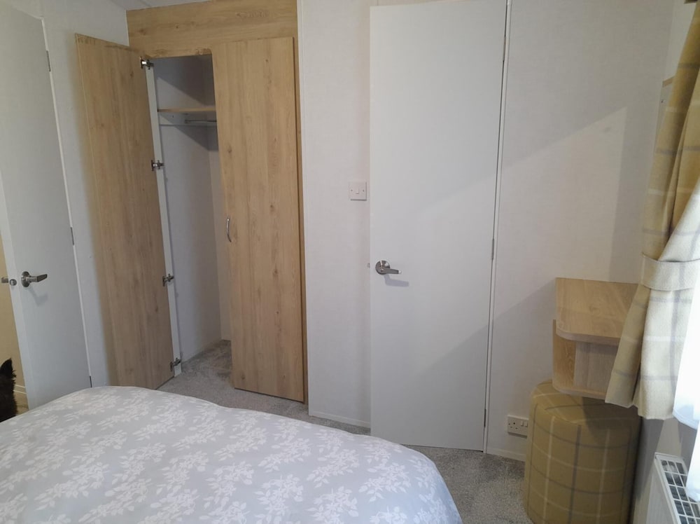 12A Beautiful Lodge Home For Hire 2 Bedrooms view 2