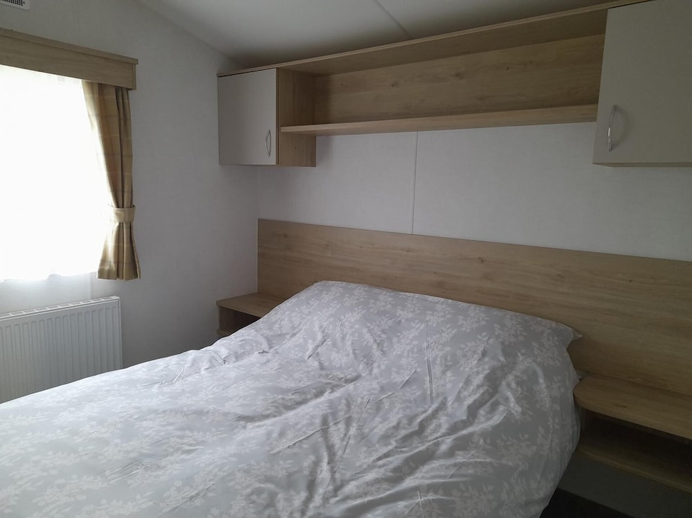 12A Beautiful Lodge Home For Hire 2 Bedrooms view 4