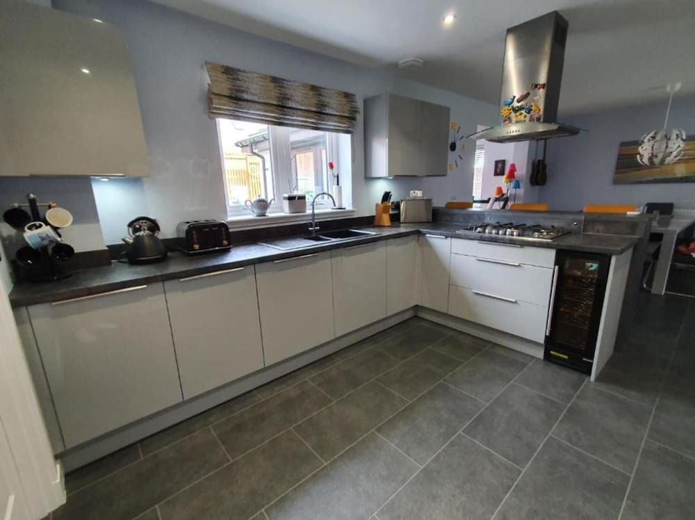 4-bed House in Elgin, Optional fee for hot tub view 5