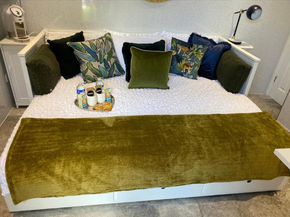 Oakwood Cabin Retreat in Bexleyheath