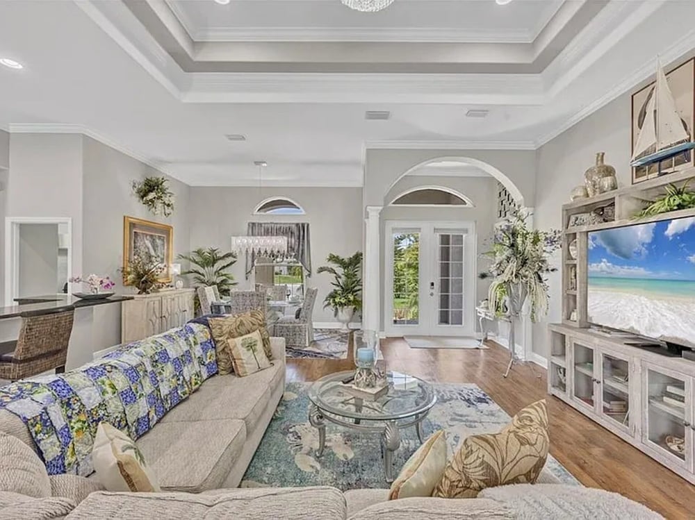 The Sanctuary - Private Pool+spa Vacation Home - Only 5 Minutes To The Gulf Coast! 3 Bedroom Home
