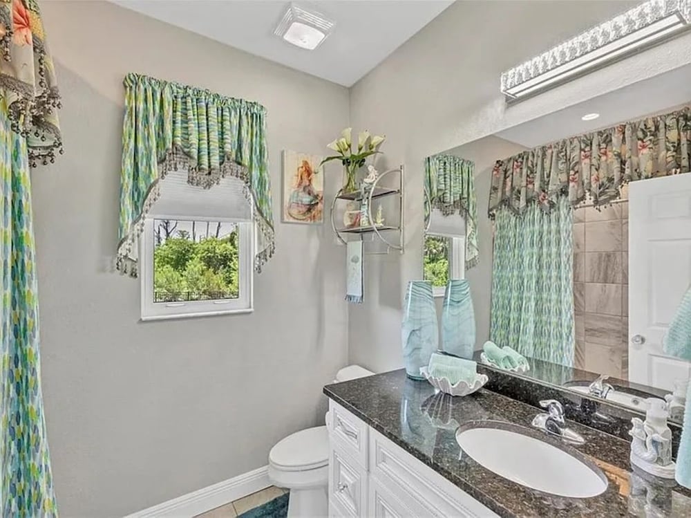 The Sanctuary - Private Pool+spa Vacation Home - Only 5 Minutes To The Gulf Coast! 3 Bedroom Home
