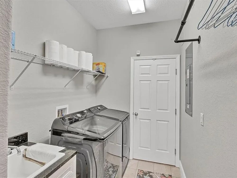The Sanctuary - Private Pool+spa Vacation Home - Only 5 Minutes To The Gulf Coast! 3 Bedroom Home