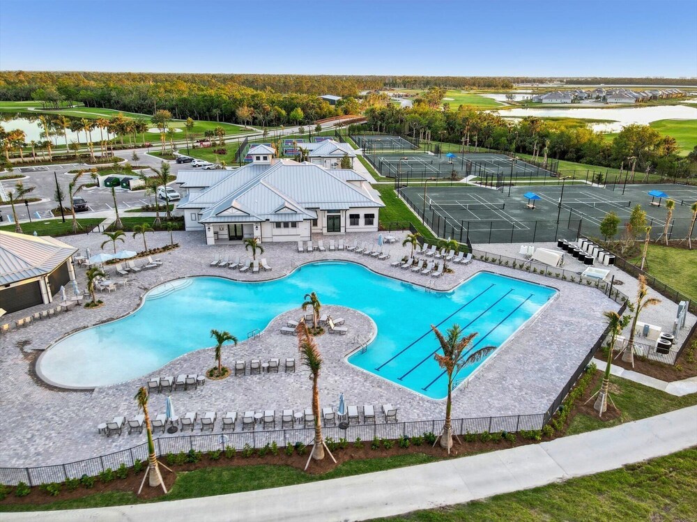 14131 Heritage Landing Blvd. #833