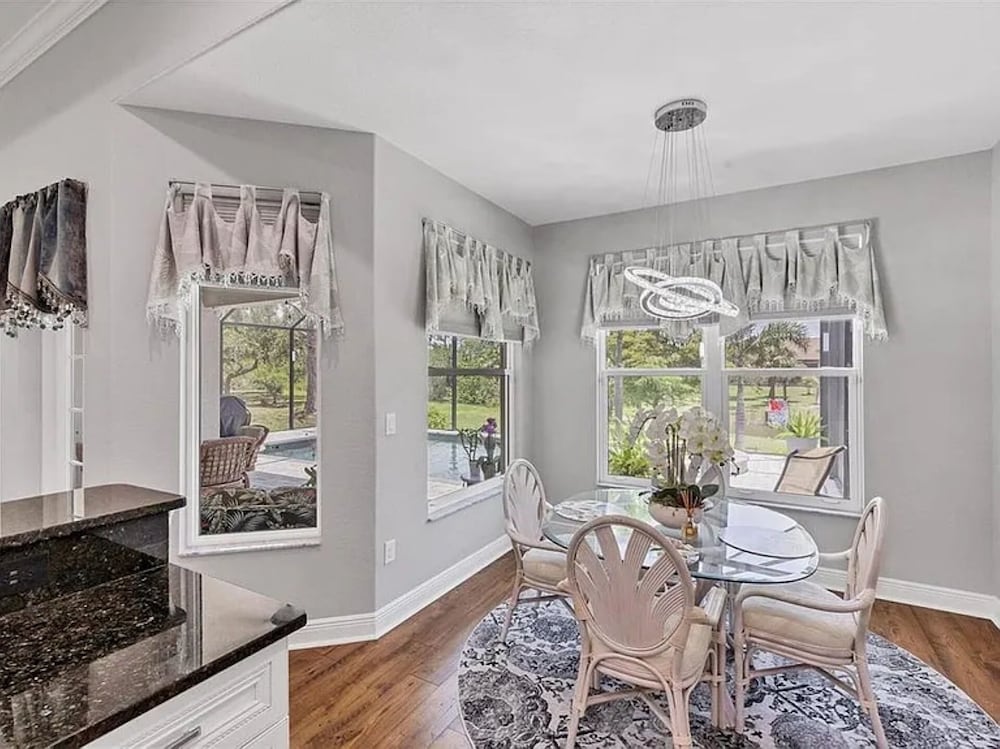 The Sanctuary - Private Pool+spa Vacation Home - Only 5 Minutes To The Gulf Coast! 3 Bedroom Home