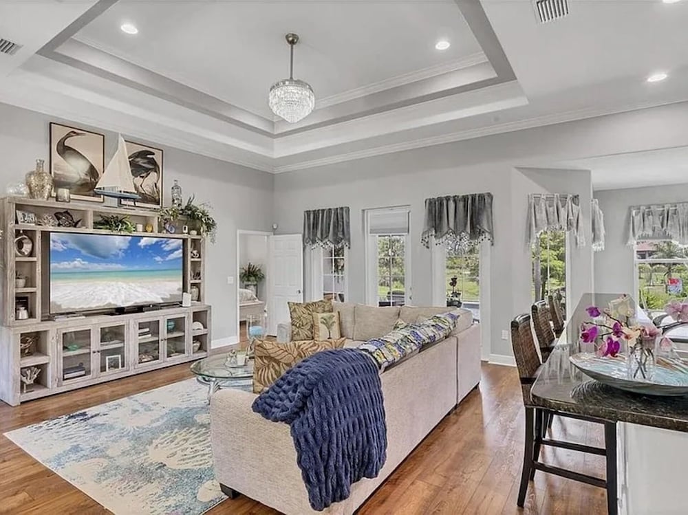 The Sanctuary - Private Pool+spa Vacation Home - Only 5 Minutes To The Gulf Coast! 3 Bedroom Home