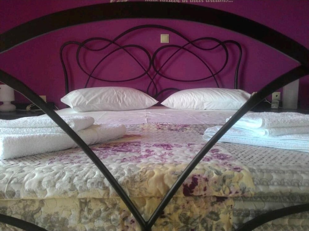 Immaculate 3-bed House in Chania view 4