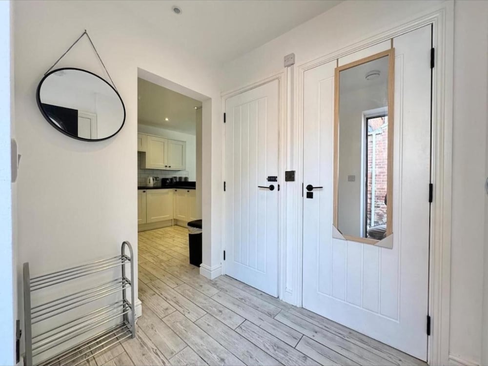 4 Guests - 2 Bedrooms - Parking - 9min City Centre
