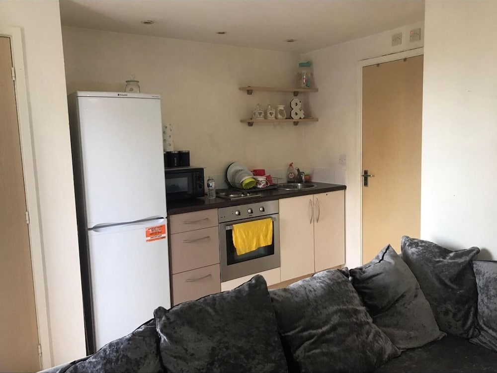 Immaculate 1-bed Apartment in Stoke-on-trent view 3
