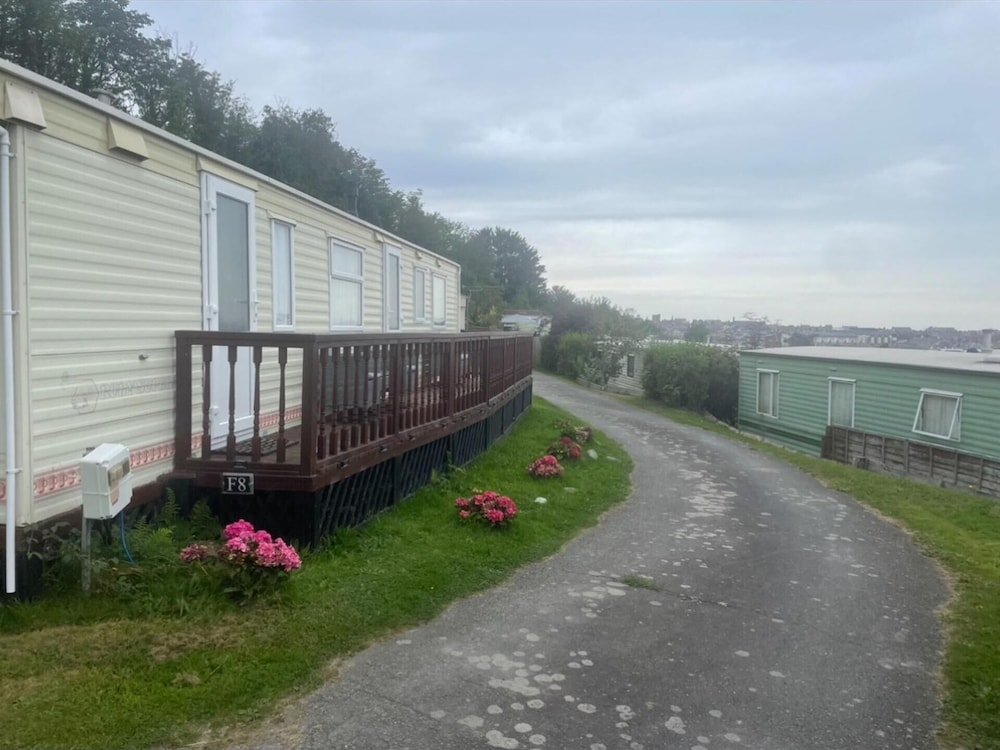 2 Bed Caravan With Aberystwyth Town Viev