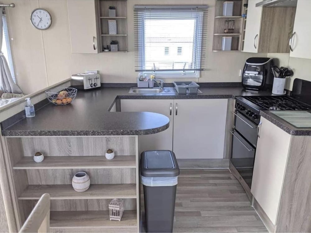 Immaculate Sen Friendly 3-bed Caravan in Porthcawl view 3