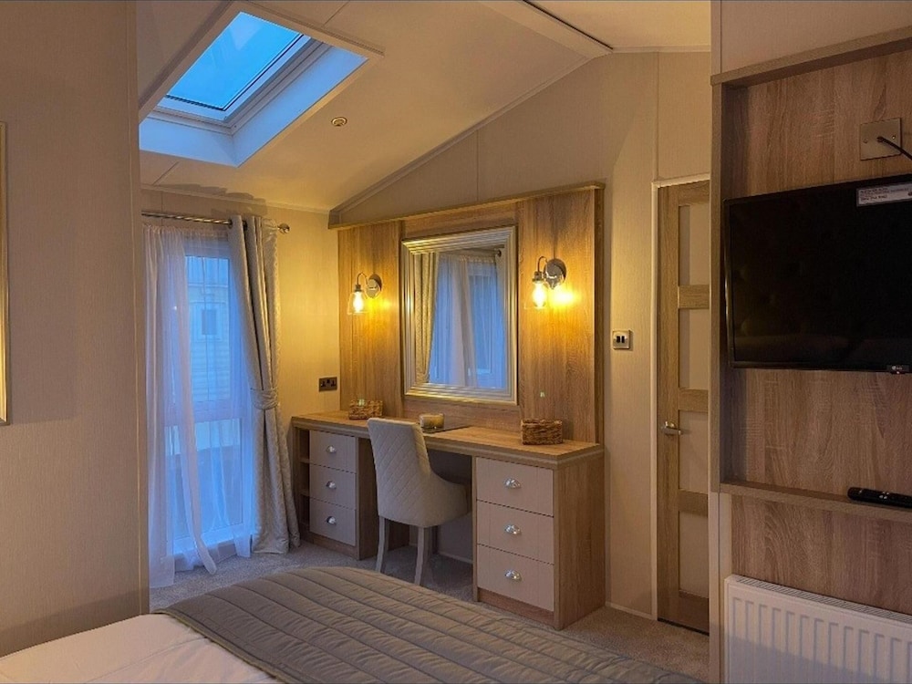 Skegness - Lodge - Sleeps 6 - Parking - Garden