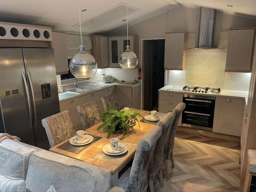 Skegness - Lodge - Sleeps 6 - Parking - Garden