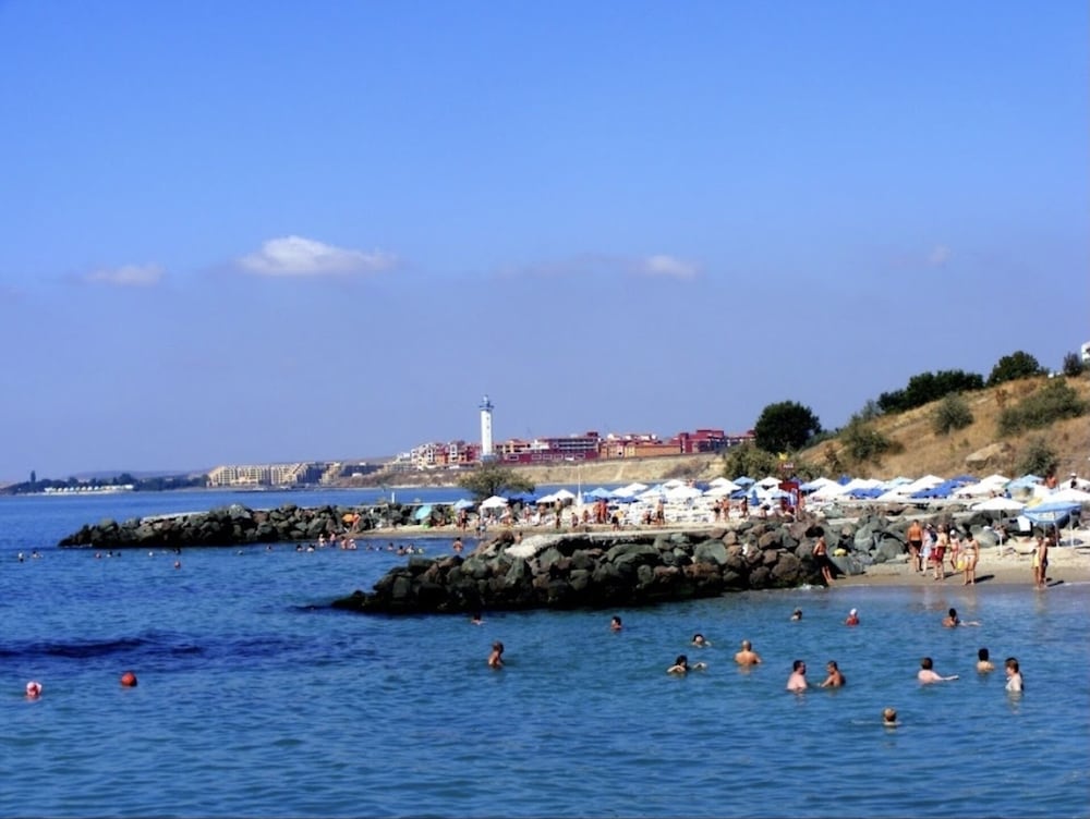 Seaside Studio Apartment in Ravda view 4