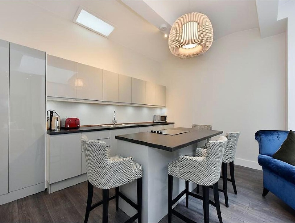 3-bed South Kensington Flat With Outdoor Terrace