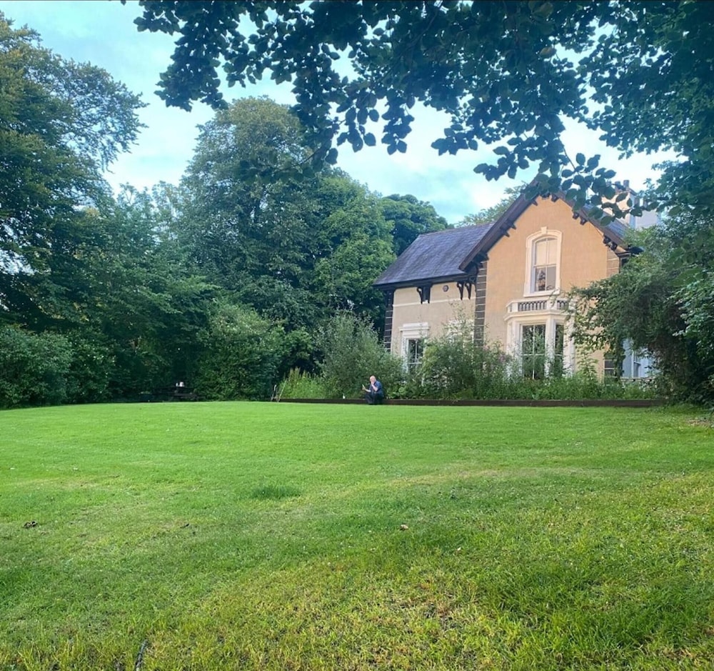 Fabulous 6 Bedroom Victorian Period House