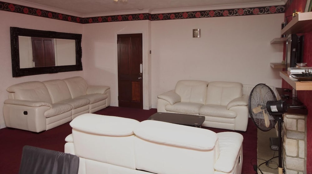 Stunning Spacious Bungalow With Ample Parking