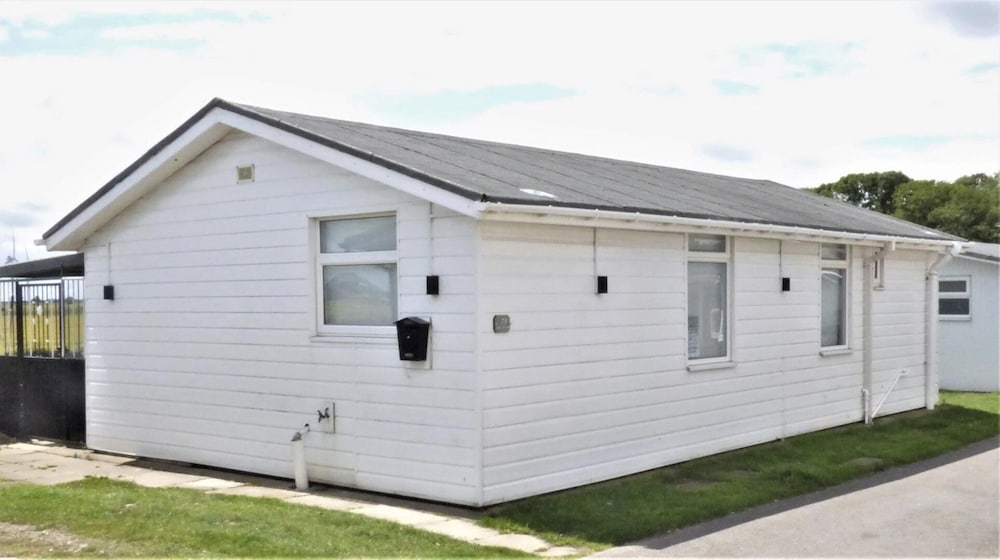 3 Bedroom Detached Holiday Chalet, Southshore Park