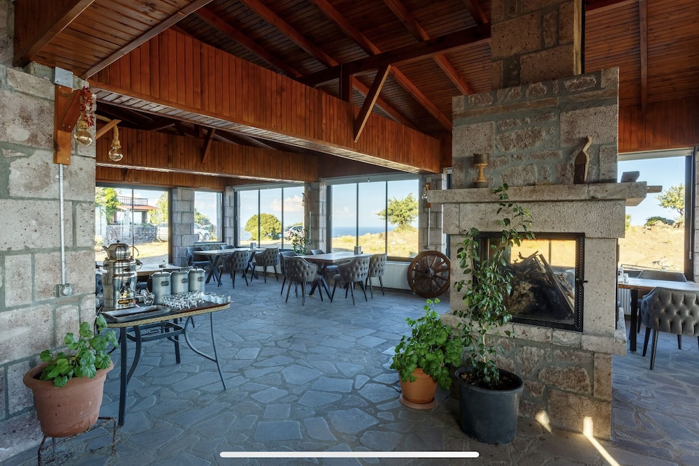 Nomad Inn