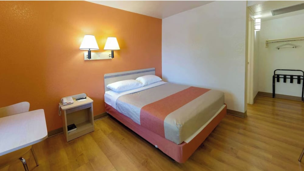 Shasta Vista Inn & Suites