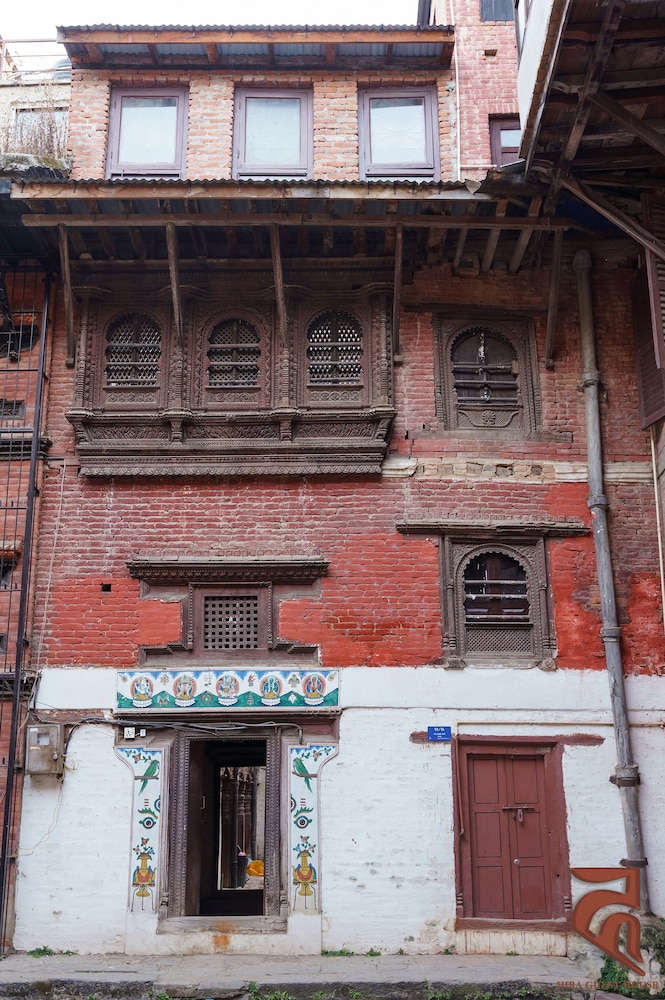 Hira Guest House