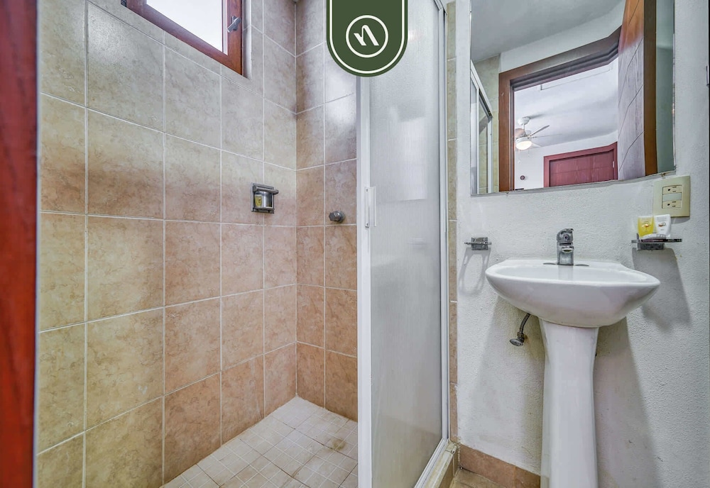 Oceanfront 3BR Condo With Beach Club - Pool