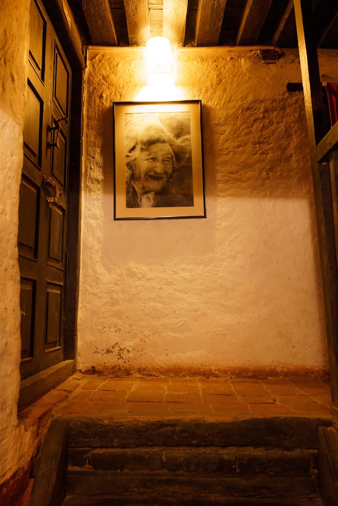 Hira Guest House
