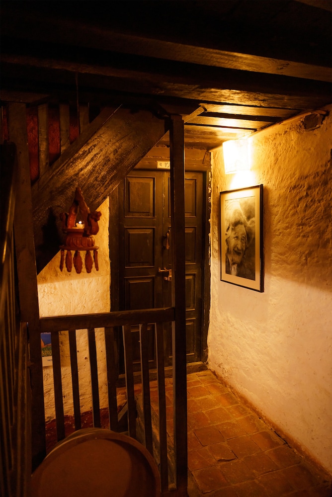 Hira Guest House