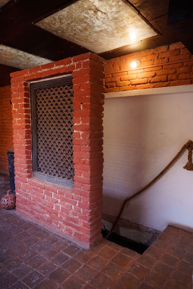 Hira Guest House