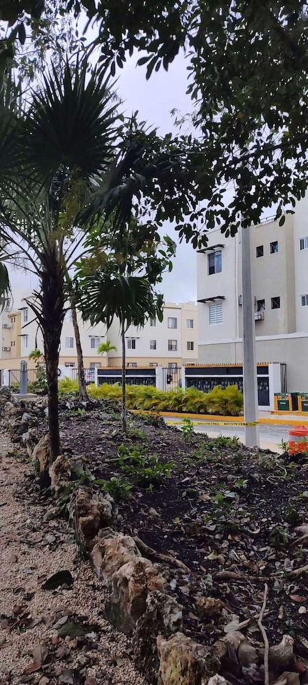 Devoted Hoestel in Cancun With Equipped Kitchen, Pool, Close to Beaches & More!