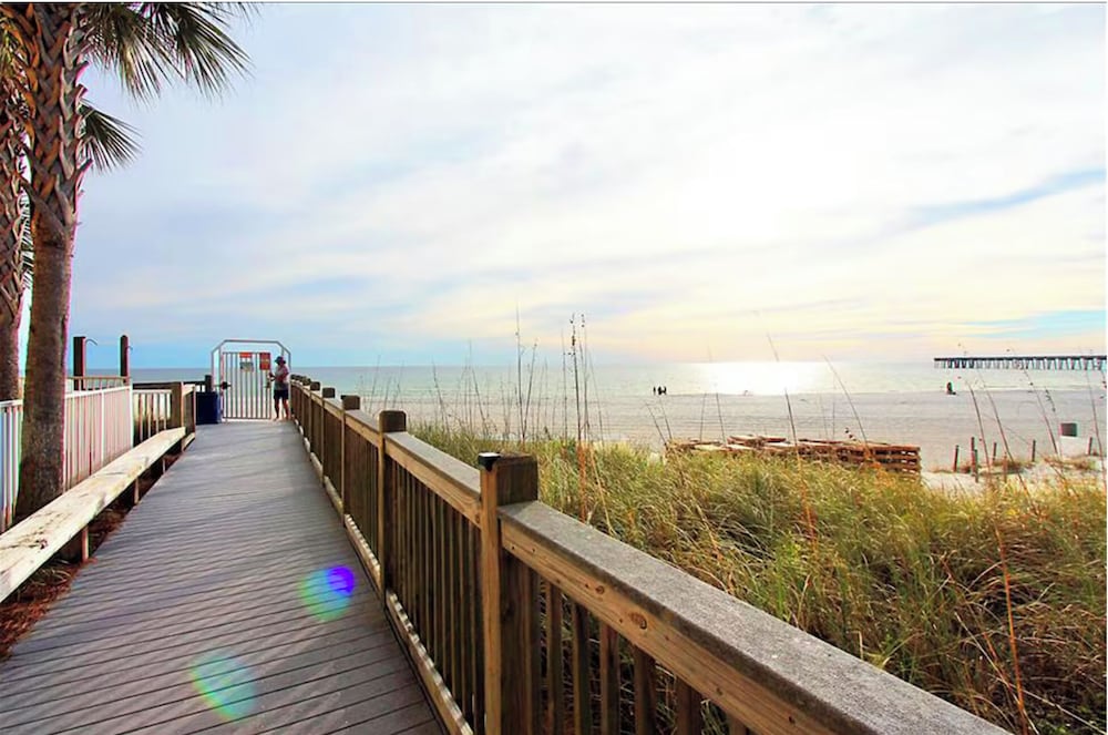 Beachfront Bliss Awaits: 2-bed, 2-bath Condo at Sterling Reef - Sleeps 6!