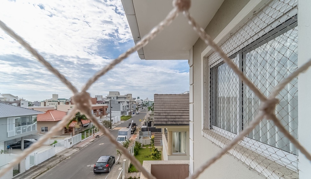 Apt w/ Gourmet Balcony 800m From the Beach Cbe0201