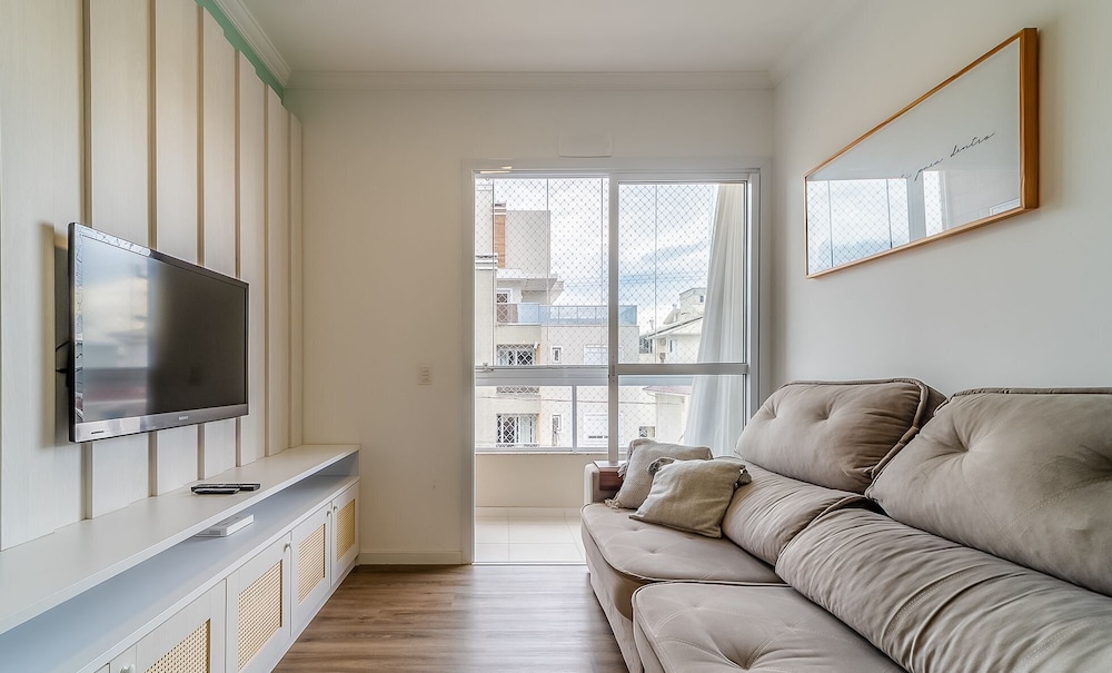 Apt w/ Gourmet Balcony 800m From the Beach Cbe0201