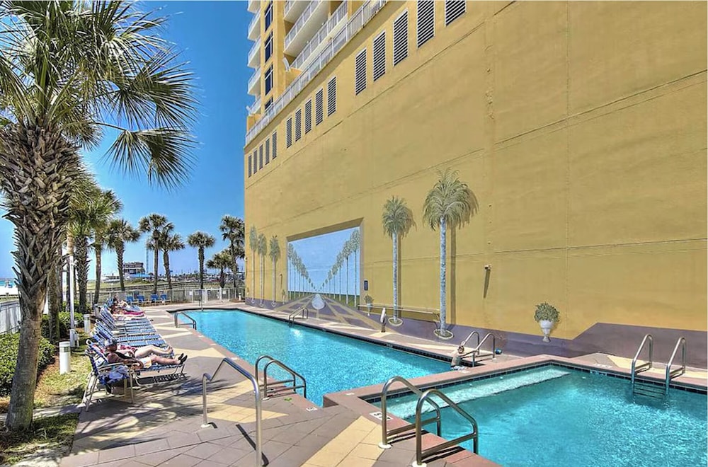 Beachfront Bliss Awaits: 2-bed, 2-bath Condo at Sterling Reef - Sleeps 6!