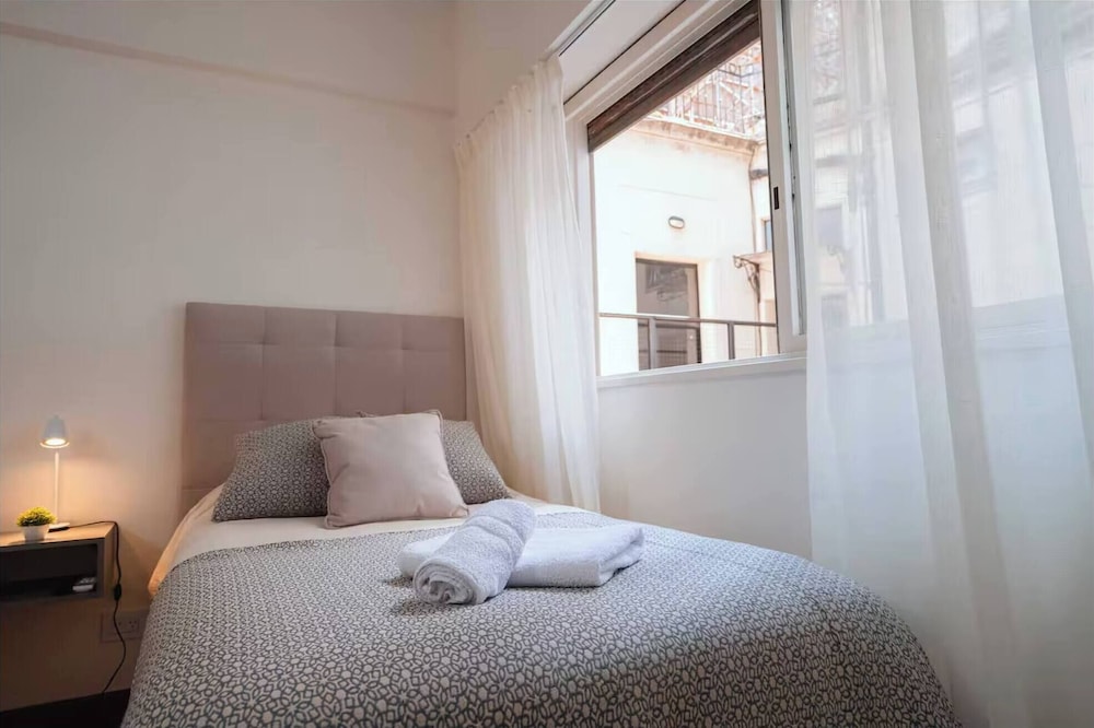 Peaceful, Pet-friendly Central Apt