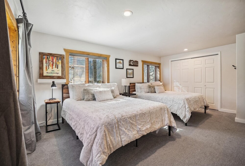 American Way Chalet 5 Bedroom Home