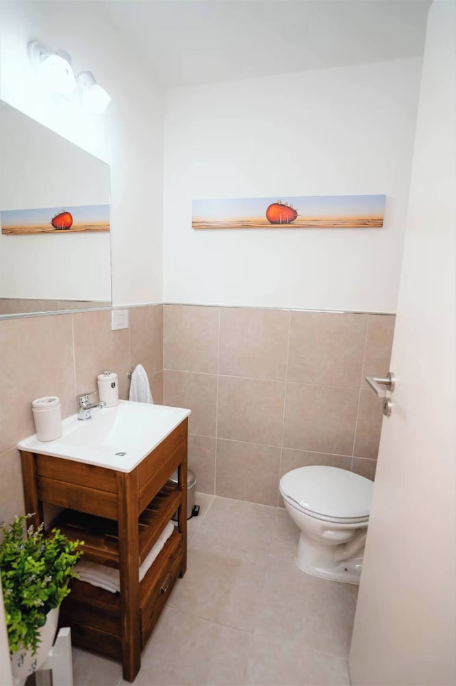 Peaceful, Pet-friendly Central Apt