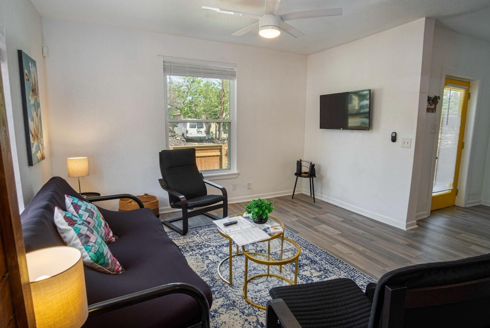 Charming 4BR 2BA Only 5 Mins Downtown Riverwalk view 5