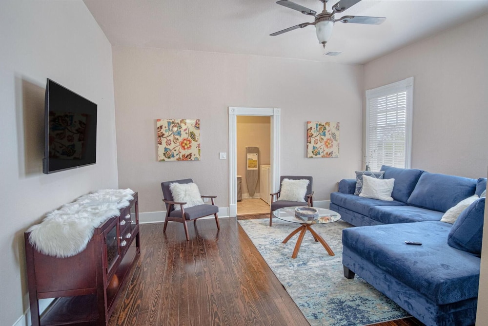 Beautiful Craftmans 4BR 2 5BA Home Near Downtown view 3