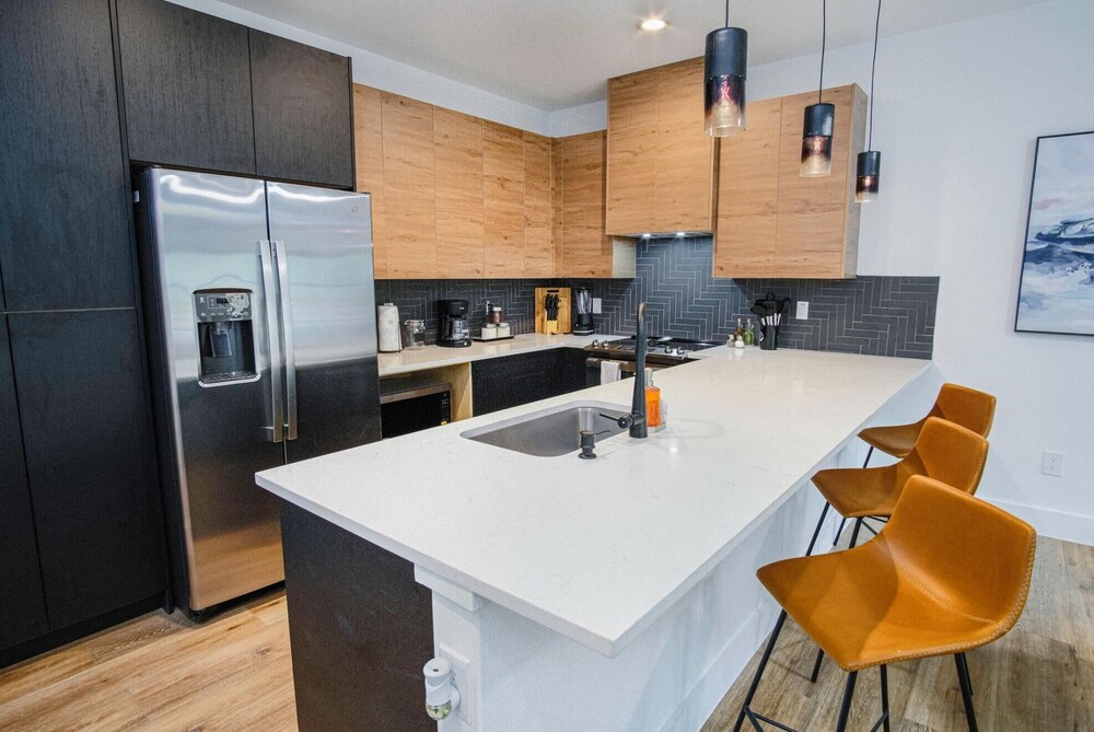 Amazing 3BR 2BA Only 5 Mins From Downtown view 5