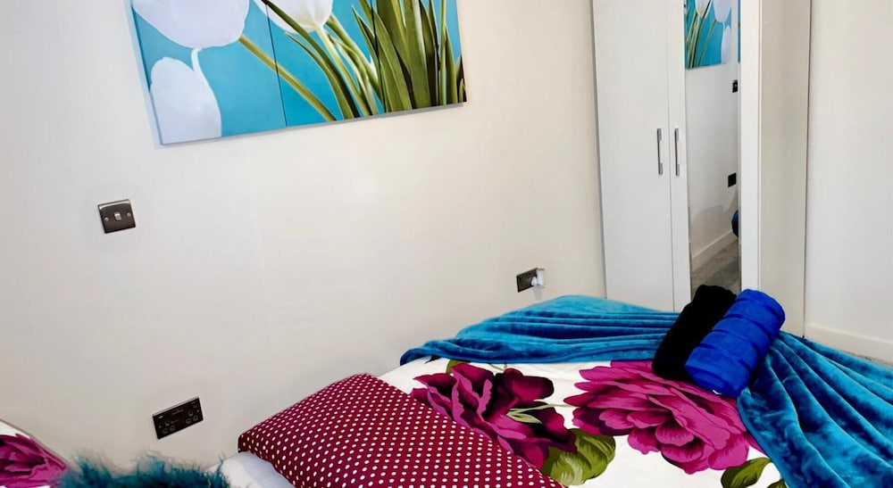 Charming 1-bed Apartment in Bradford City Holiday view 5