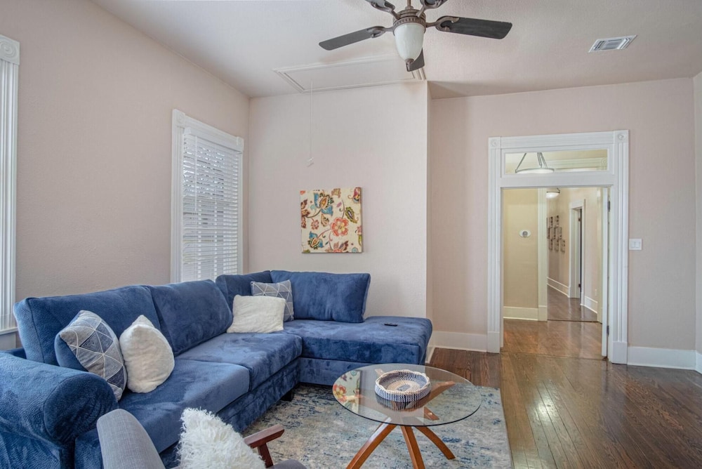 Beautiful Craftmans 4BR 2 5BA Home Near Downtown view 5