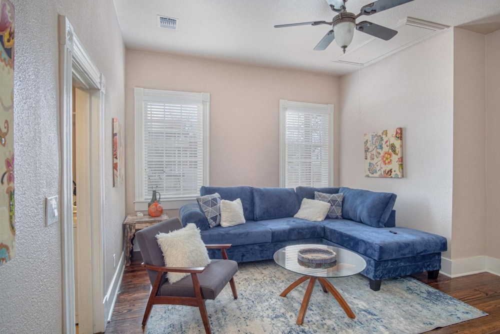 Beautiful Craftmans 4BR 2 5BA Home Near Downtown view 4