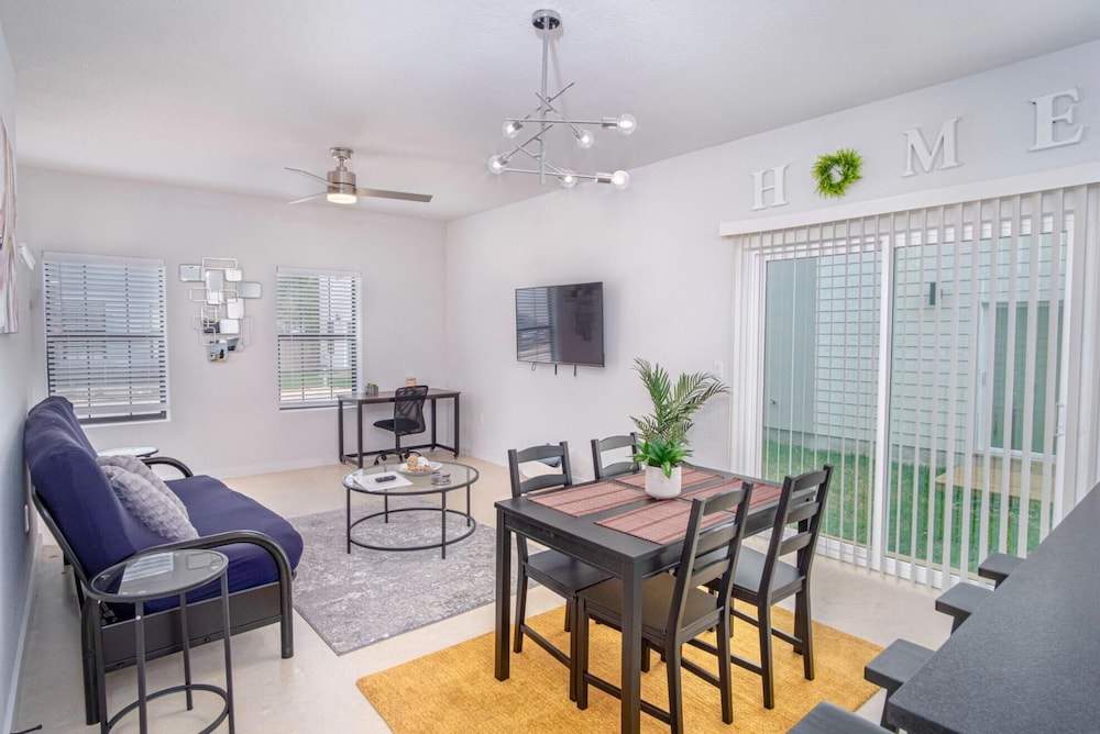 Brand NEW 6 Stylish 3BR Near Exciting Downtown view 2