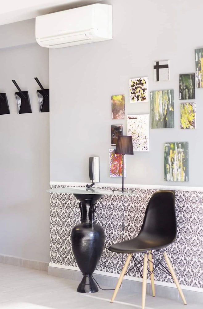 Stylish Boutique Loft With Private Balcony