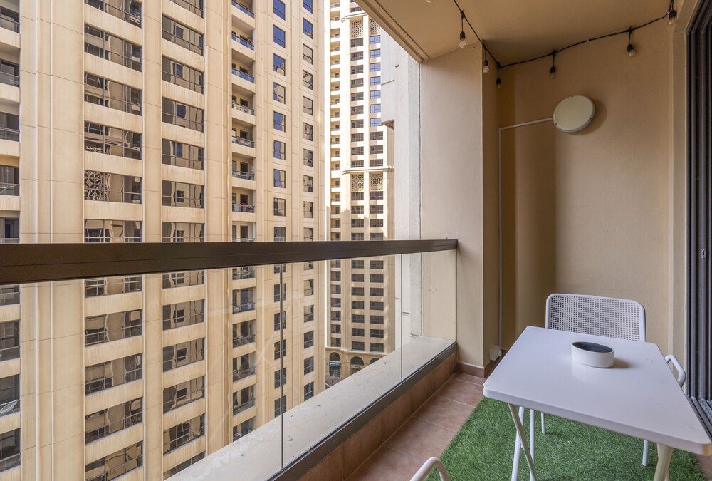 Modern Three Bed Apartment Parking Pool photo 2