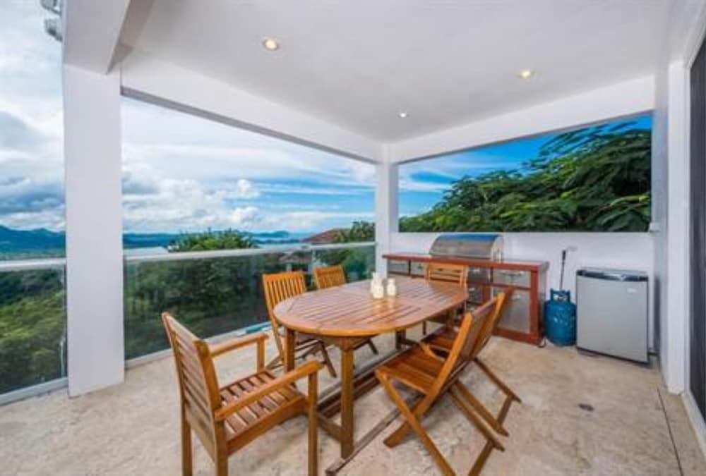 Breathtaking Oceanview Retreat With Infinity Pool in Playa Potrero Villa Blanca
