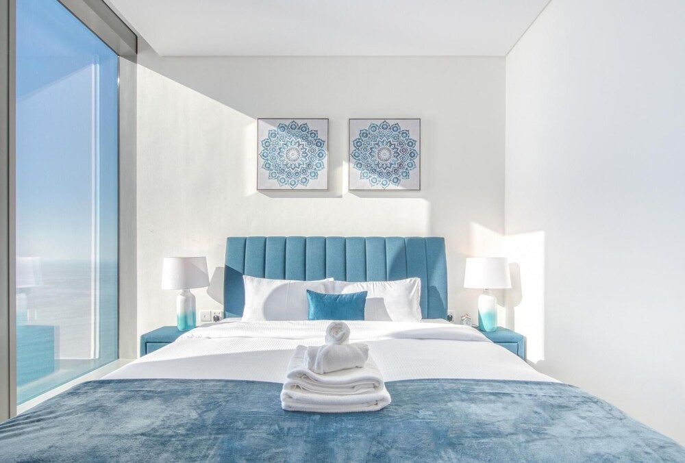 Exclusive Sea View Apartment on the Arabian Gulf
