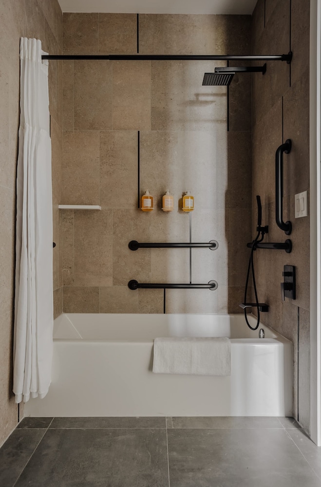 Sosuite One Bed Apt Accessible w Rooftop Gym Laundry