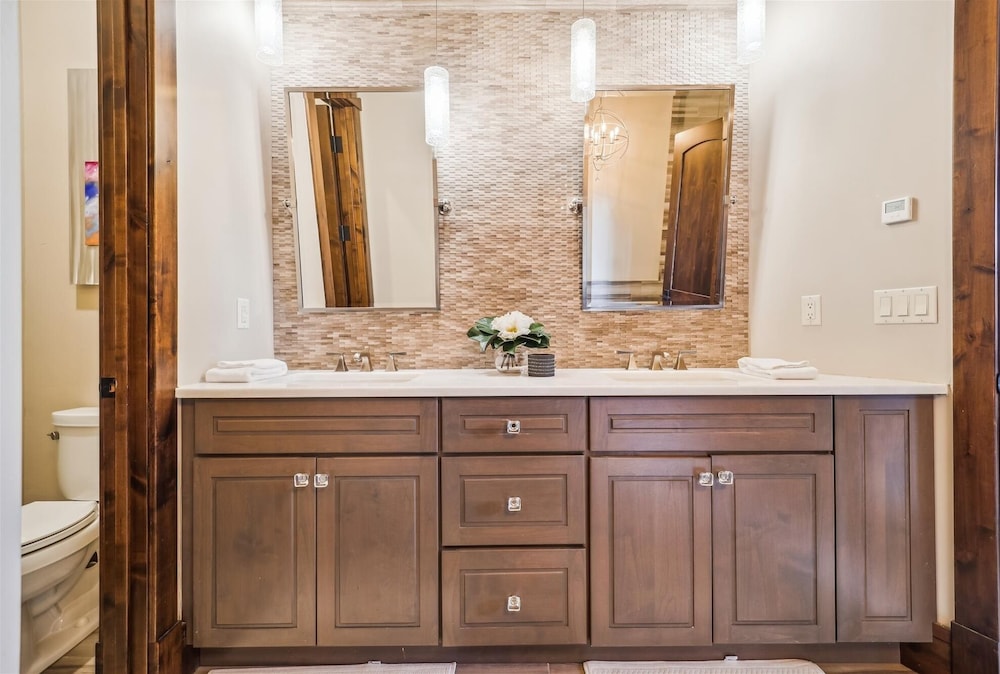 Highwoods At Shock Hill 4 Bedroom Townhouse by RedAwning